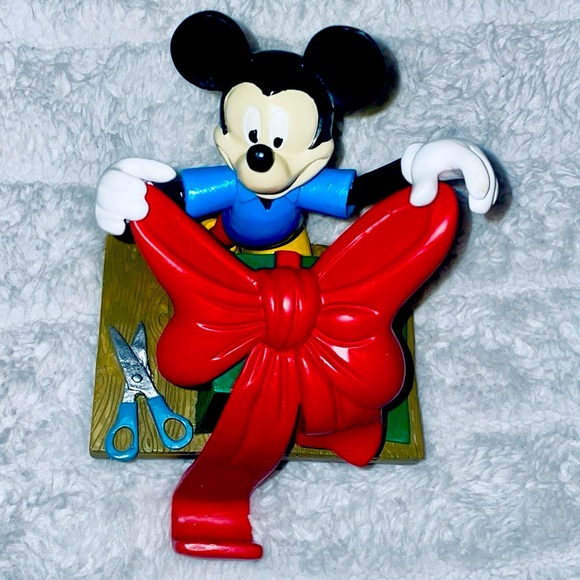 Disney Mickey Mouse “Santa’s Best” stocking hanger/ holder - Picture 6 of 10